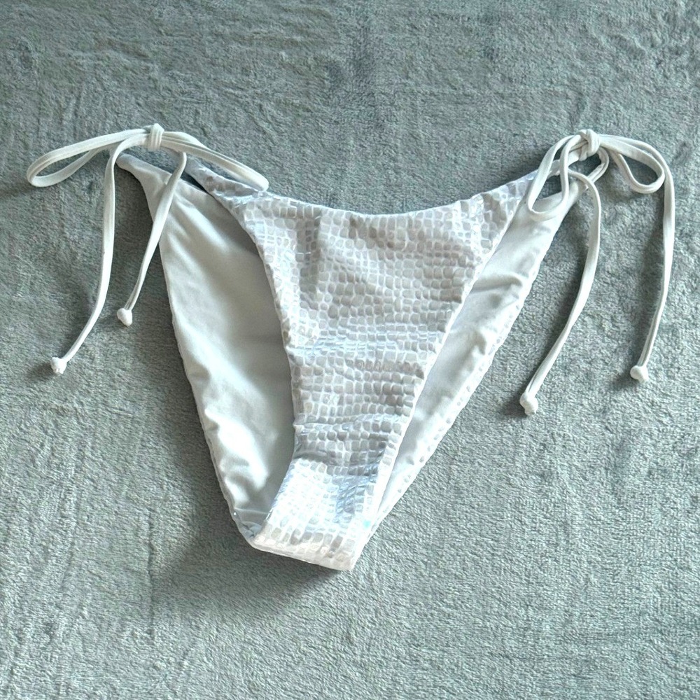 NWT L*Space Lennox Bikini Bottom White Iridescent Glow Side Tie Medium MSRP $88
